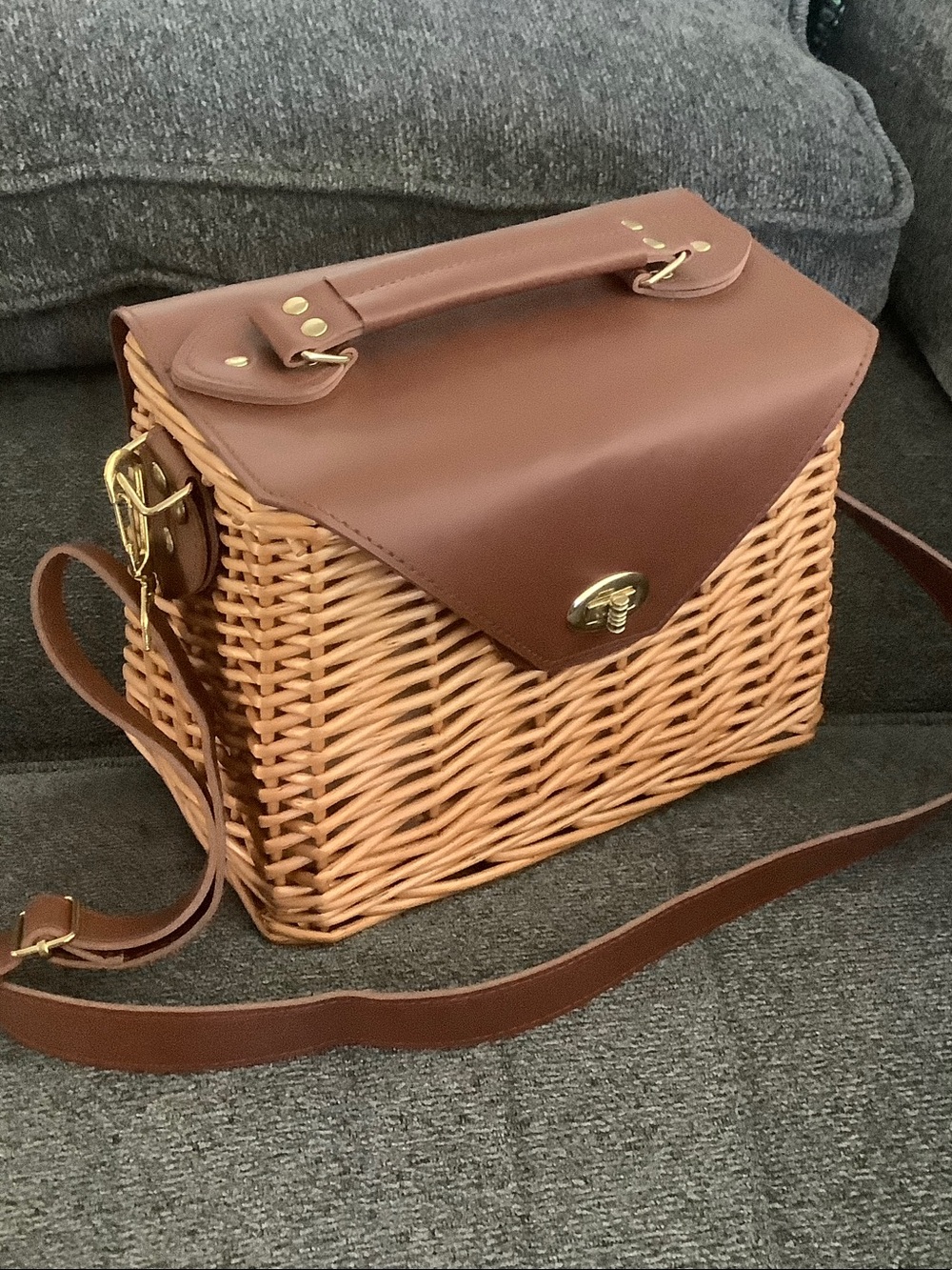 Woven Basket Crossbody with Brown pc faux Leather Flap - Picture 2 of 8